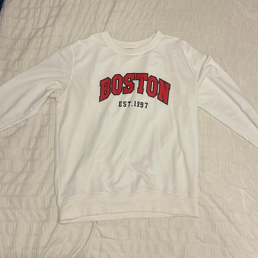 white/red sweat shirt